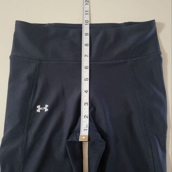 Under Armour Women's Black HeatGear® Compression Capris - Picture 4 of 12